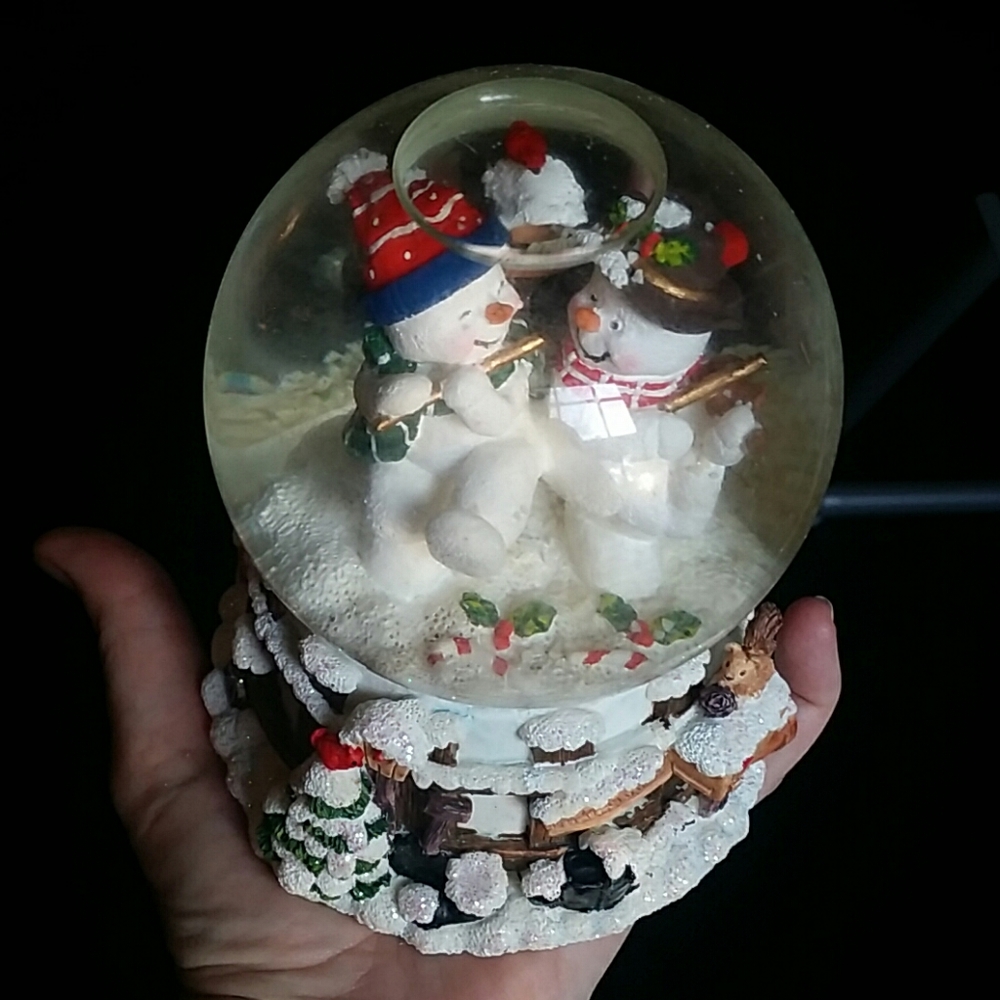 The San Francisco Music Box Co Snowmen Snow Globe